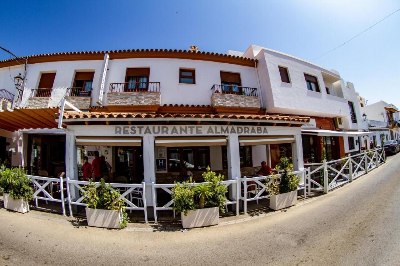 סהרה דה לוס אטונס Hotel Almadraba מראה חיצוני תמונה