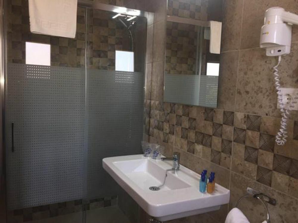 סהרה דה לוס אטונס Hotel Almadraba מראה חיצוני תמונה